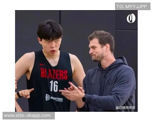 杨瀚森与女友首次同框合影凯尔登赛后甜蜜瞬间引发热议